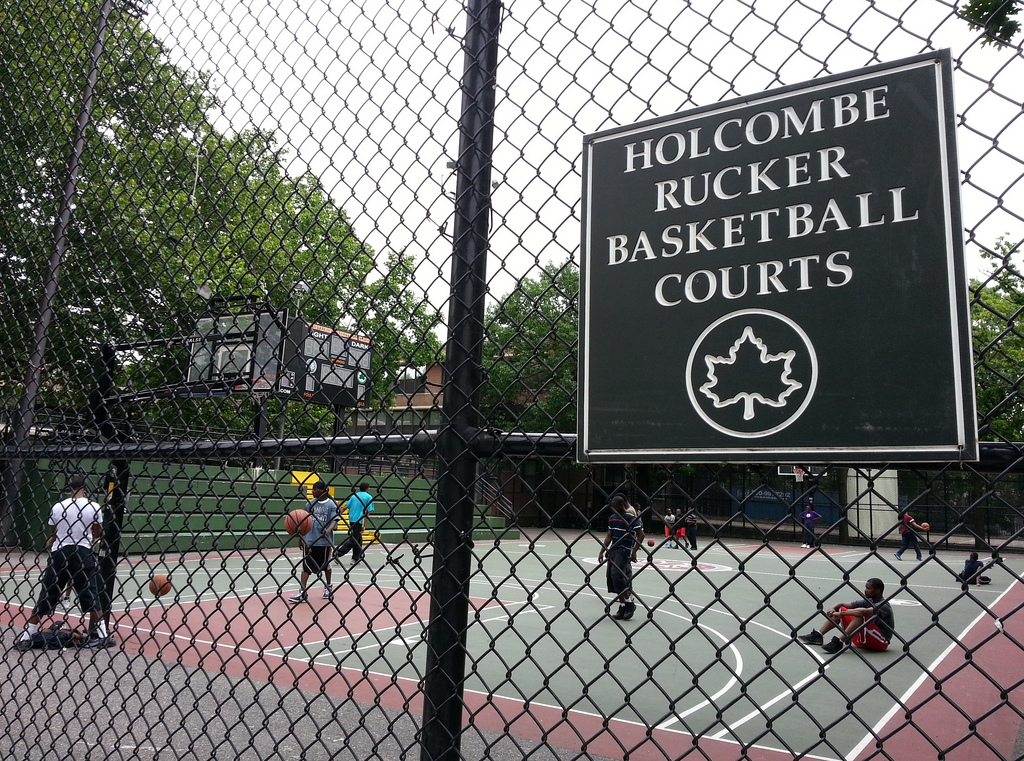 Le playground du RuckerPark à Harlem, NY.